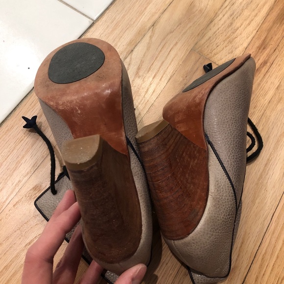 Size 6 beige with lace ankle booties - Picture 3 of 6